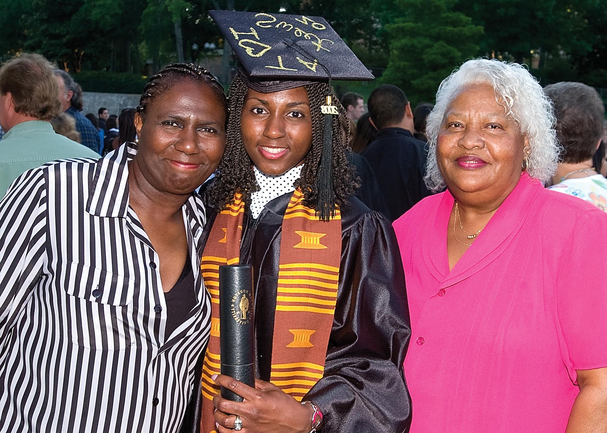 和妈妈和奶奶一起毕业